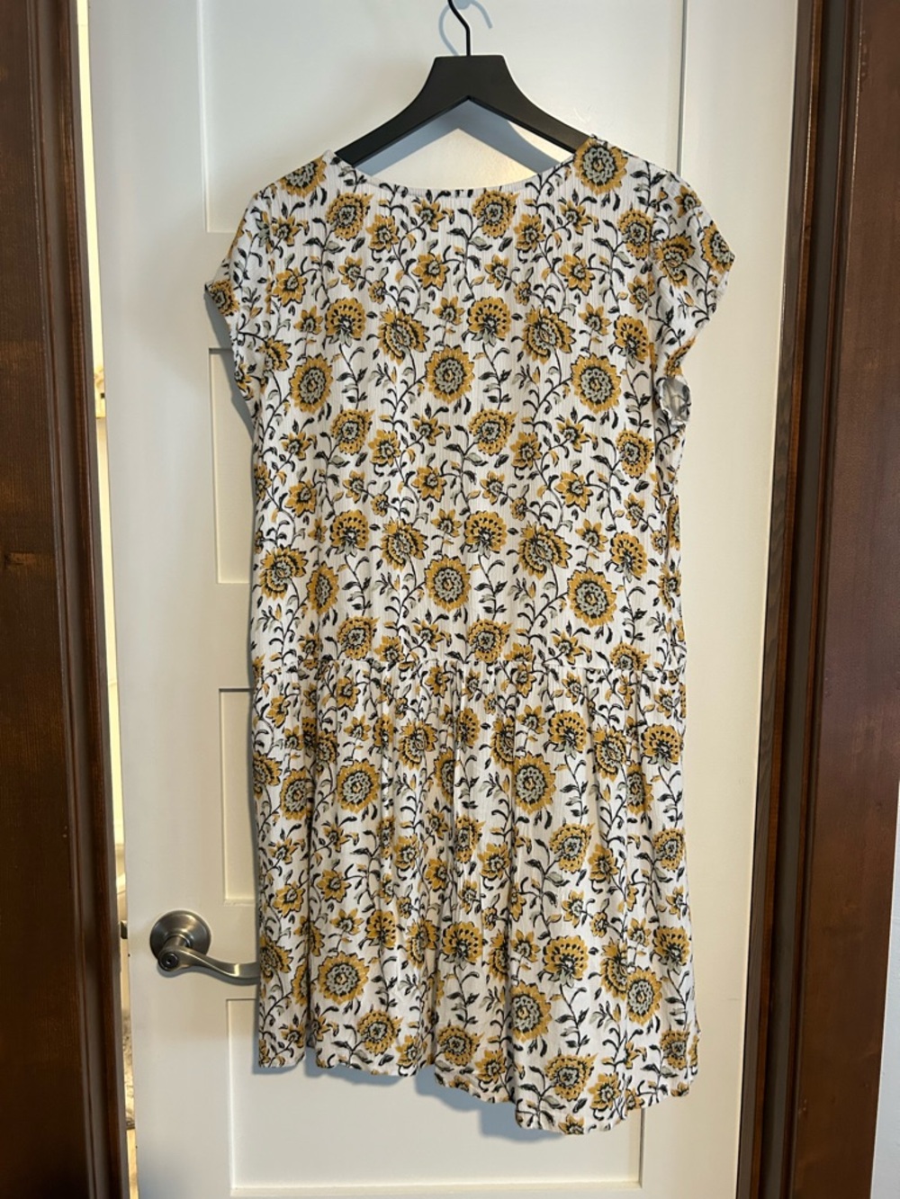 Garnet Hill Marina Crepe Dress in Gold Vines Floral Size Medium - Picture 6 of 9